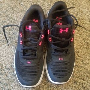 NEW Women black and pink Under Amour Tennis Shoes